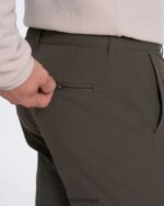 orégano escuro calça chino cascata tech homens Vuori 68NJ8J830 roupas - Image 6