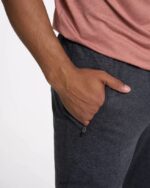 urze de carvão jogger ponto performance homens Vuori 68NJ8J875 roupas - Image 3